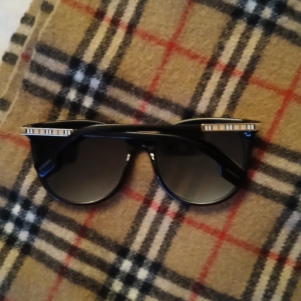 Burberry Check Pattern Scarf - Black, Tan, Red & Matching Burberry Sunglasses